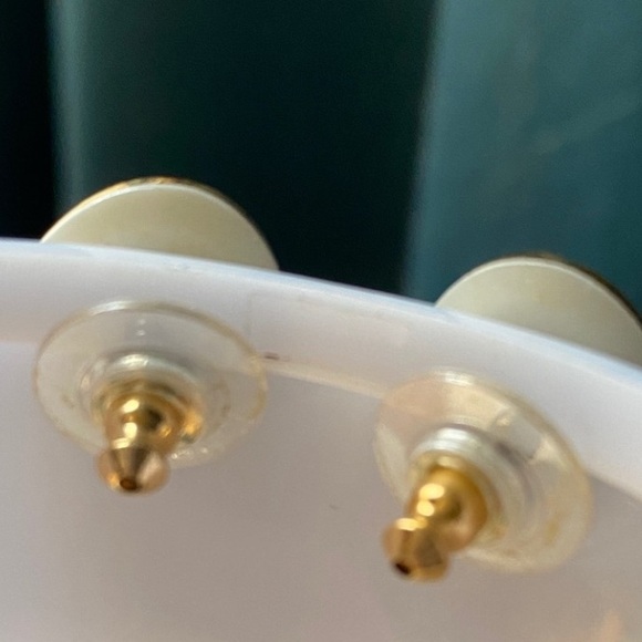 Gold and Green Irish Shamrock Enamel Earrings St Patrick’s Day Vintage - Picture 4 of 5